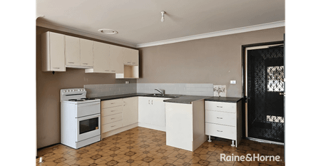 Walking distance to St. Albans Train Station |FREE Water - Photo 5