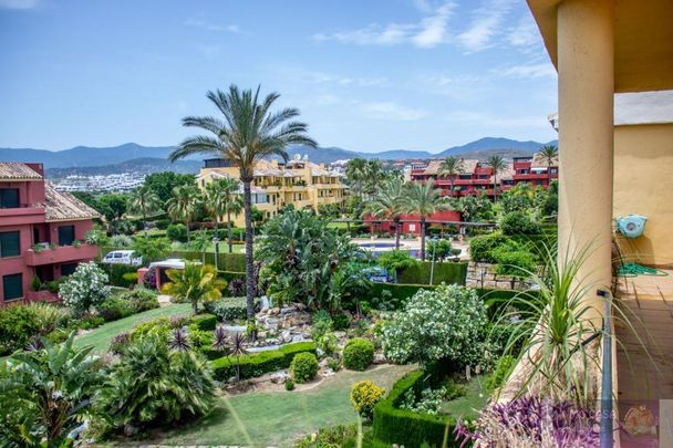 Atico en alquiler en Bel-Air, Estepona - Photo 1