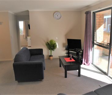 Looking for an easy, comfortable place to call home near the Univer... - Photo 6