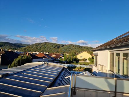 HELLE OBERGESCHOSSWOHNUNG MIT TERRASSE UND ÜBERDACHTEM PARKPLATZ - Foto 3