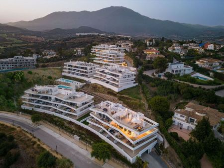 Apartment with Sea Views for Rent in Estepona - Photo 5