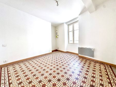 A LOUER - BEL APPARTEMENT T3 LUMINEUX AU COEUR DE VAISON LA - Photo 2