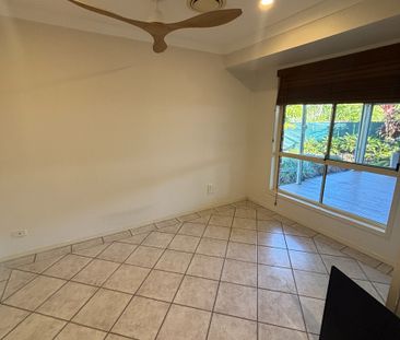 Stylish 3-Bedroom plus study Family Home in Prime Parkwood Location - Photo 5