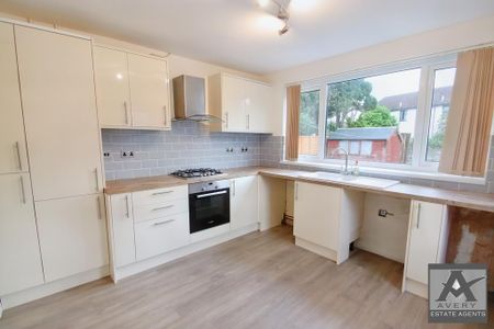 2 bedroom semi-detached bungalow to rent - Photo 3