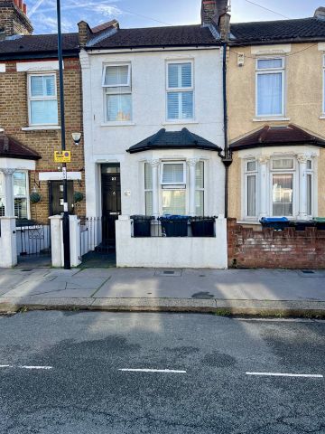 3 Bed Terraced House, Lakehall Road, CR7 - Photo 2