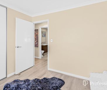 Spacious & Stylish Street-Front Villa! - Photo 4