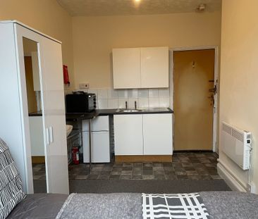 Manor Court Road, Nuneaton, CV11 5HQ - Photo 3