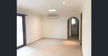 Spacious Family 4 Bedroom Home with Pool & Prime Location - Photo 2