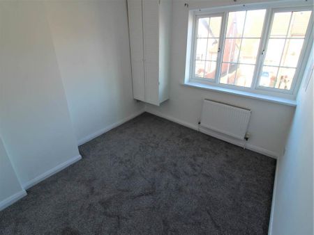 3 bedroom end of terrace house to rent - Photo 3