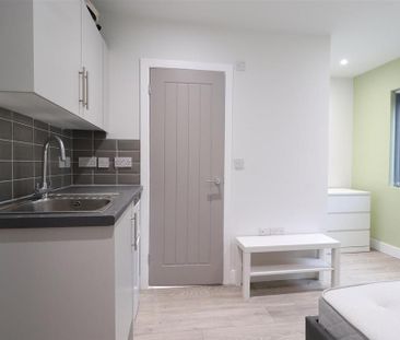 Studio to rent - Photo 1