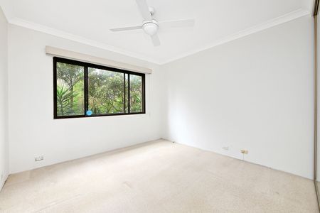 Spacious Two-Bedroom Apartment in the Heart of Glebe - Photo 5