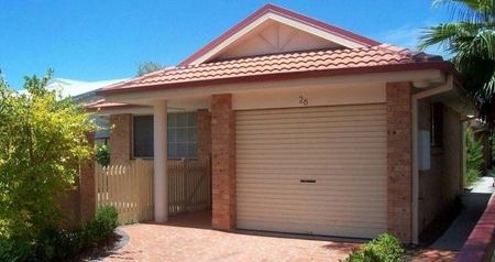 Neat and tidy three bedroom villa in a great location. - Photo 5