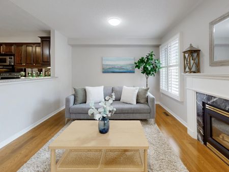 For Lease - 8 Coburg Crescent, Richmond Hill, Ontario - Photo 4