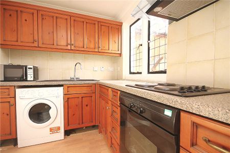 Ferry Lane, Wraysbury, Staines-upon-Thames, Berkshire, TW19 6HG - Photo 4