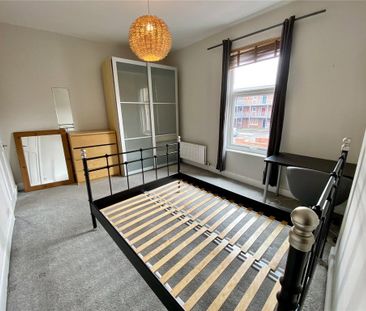 2 bedroom end of terrace house to rent - Photo 3