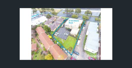 Walking distance to St. Albans Train Station |FREE Water - Photo 4