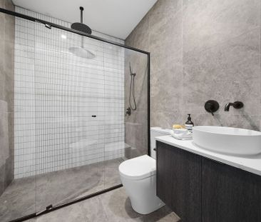 Four Bedroom Duplex with Pool - Photo 4