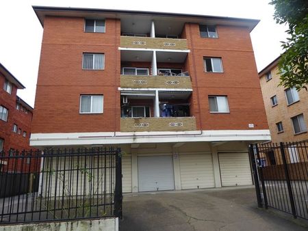 "Newly Renovated - Close to Station" - Photo 4