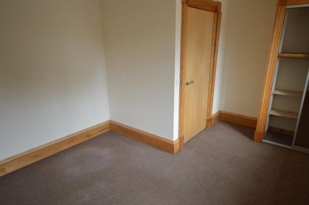 3 bedroom end of terrace house to rent - Photo 3