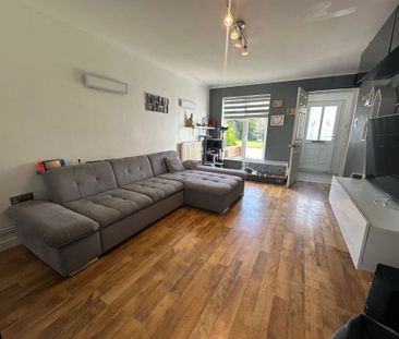 Hollyfield, Harlow - Photo 3