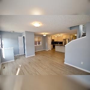 Manning 4 Bed 3 Bath Family Home NW Edmonton - Photo 1