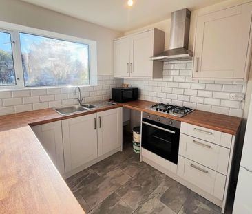 Fairlands Avenue, Surrey, GU3 - Photo 3