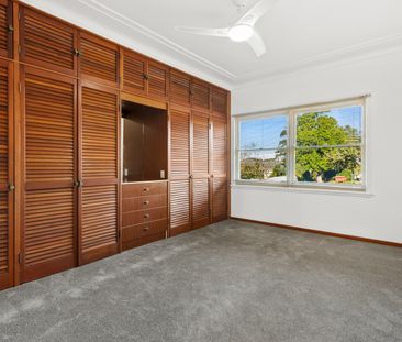 29 Yellagong Street, West Wollongong NSW 2500 - House For Rent | Do... - Photo 4