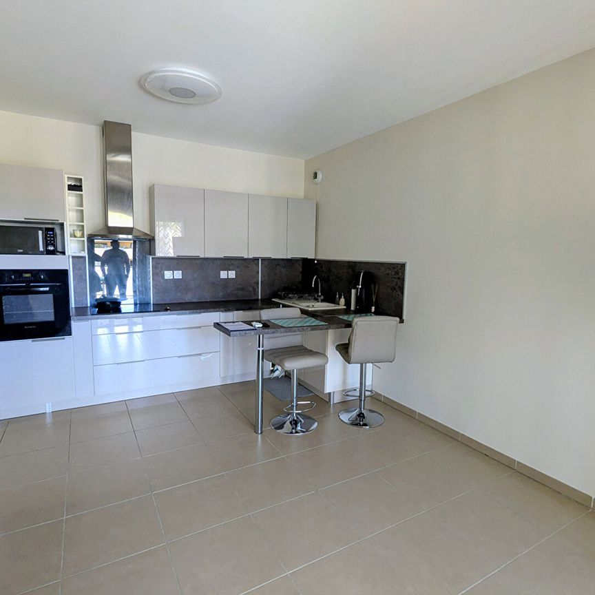 AIX LA DURANNE APPARTEMENT T2 MEUBLE TERRASSE ET GARAGE, - Photo 1