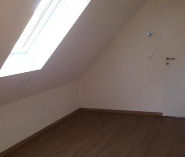 schöne 3-Zimmer-DG-Wohnung mit Balkon in ruhiger Lage - Photo 2