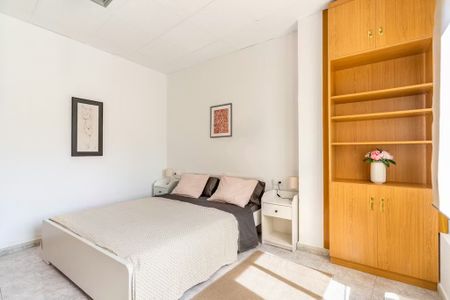 Plaça Baró de Cortés, Valencia, Valencian Community 46006 - Photo 4