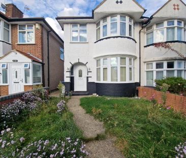 4 bedroom semi-detached house to rent - Photo 5