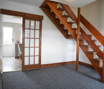 2 bedroom end of terrace house to rent - Photo 2