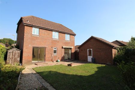 3 bedroom house to rent Doe Copse Way, New Milton, BH25 - Photo 5
