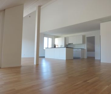 Neuwertige und grosszügige 3.5-Zimmer Dachwohnung - Photo 3