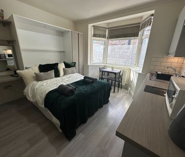 Studio Flat, Birkbeck Road, W3 - Photo 2