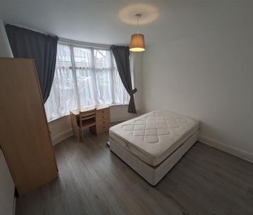 4 bedroom private hall to rent - Photo 5