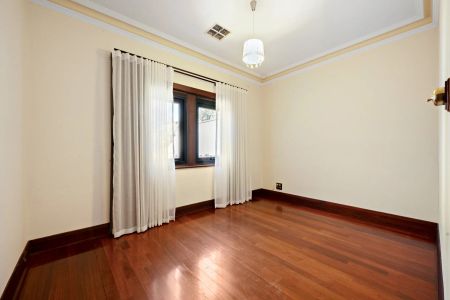 Timeless Tudor Elegance with Modern Luxury - Photo 2