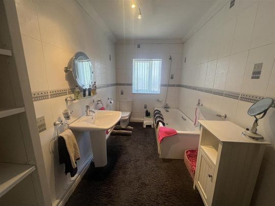 3 bedroom detached bungalow to rent - Photo 1