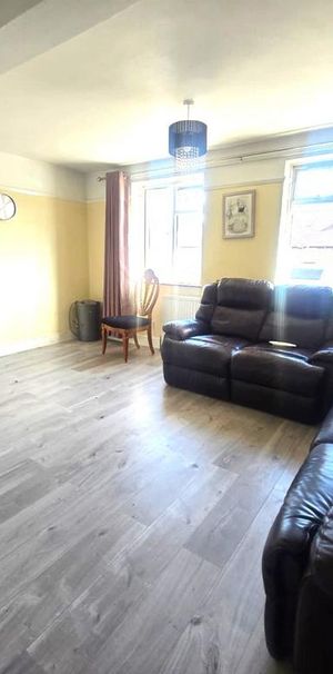 3 bedroom flat to rent - Photo 1