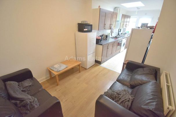 5 bedroom semi-detached house to rent - Photo 1