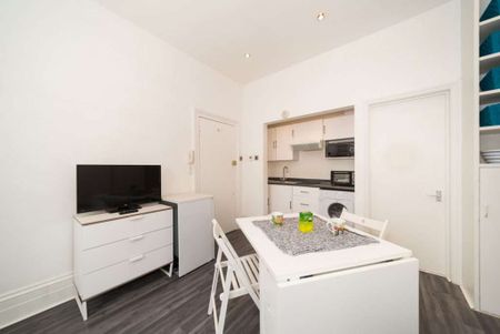 Studio flat in Earl’s Court,SW10, Chelsea, London - Photo 2