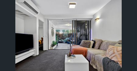 Ground Floor Beauty - Photo 2