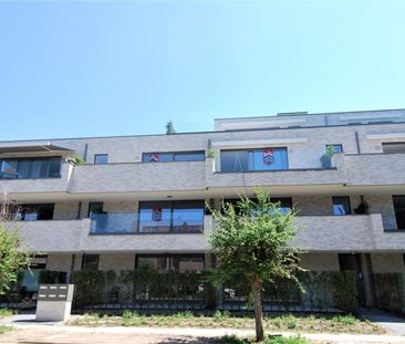 Nieuwbouwappartement met 2 slaapkamers, terras en autostaanplaats. - Photo 2