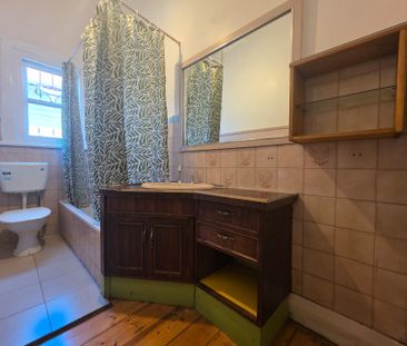 Come Live In The Heart Of Coburg - Spacious Family Living in a Prim... - Photo 2