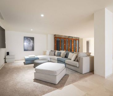 Luxury Detached House for rent in Marbella, Spain - Photo 4