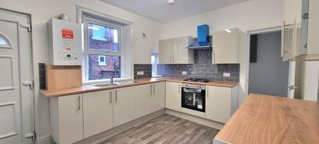 2 bedroom ground floor flat to rent - Photo 5