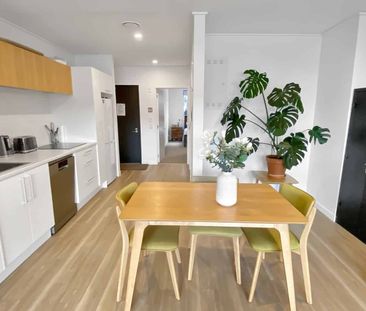 CITY CENTRE - CONVENIENT ONE BEDROOM APARTMENT - Photo 2