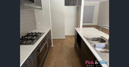 4 Bedroom Double Storey Modern house for rent! - Photo 4