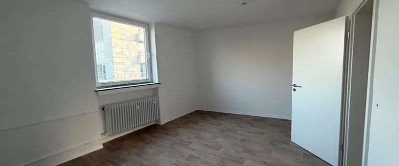 Frisch renovierte 2-Zimmer-Wohnung mit Balkon in der Viersener Innenstadt. - Foto 1