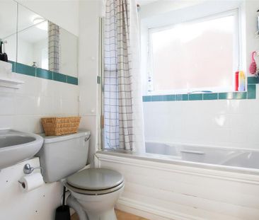 3 bedroom detached house to rent - Photo 2